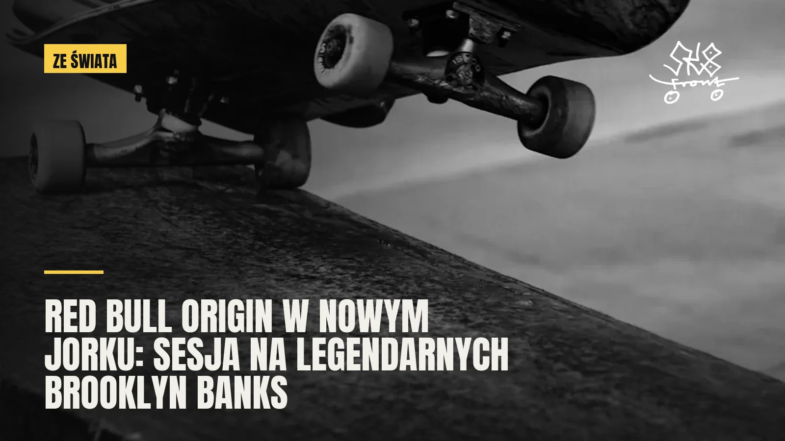 Deskorolka na krawędzi murka o zachodzie słońca