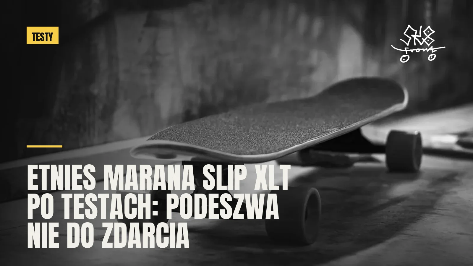 Deskorolka z zielonymi kółkami na rampie
